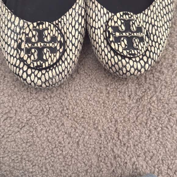 Black and white snake skin Tory Burch flats size 9 - Picture 2 of 4